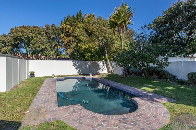4 Bedroom Property for Sale in Constantia Western Cape